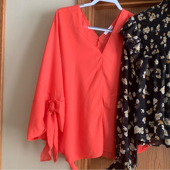 Floral and Solid Women's Blouse Set (3) - Picture 2 of 4